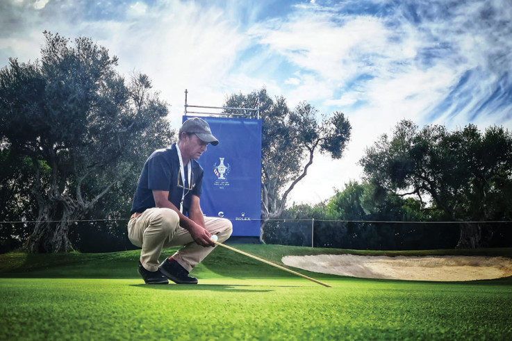 Solheim-Cup-23_Ignacio-Soto,-Director-of-Agronomy-at-Finca-Cortesin,-measuring-the-speed-of-the-greens.jpg