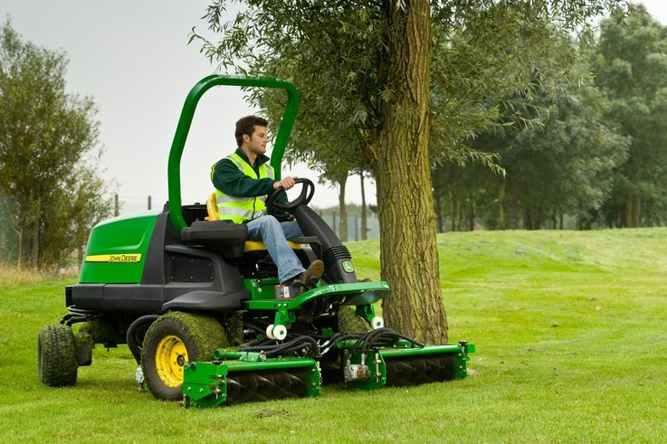 8400 Commercial mower F