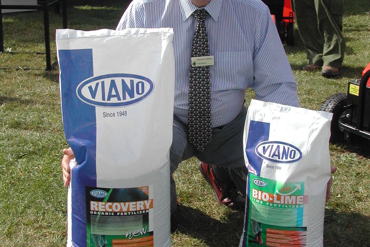 David Jenkins with Viano Bio-Lime and Recovery at IOG Saltex 09.JPG