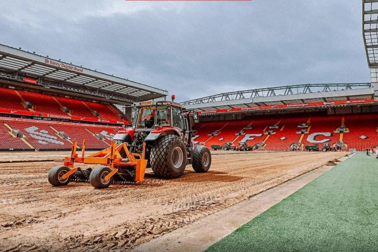 Liverpool FC_Anfield new pitch.JPG