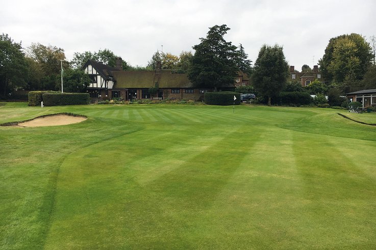 9th Green and Clubhouse(lead image)