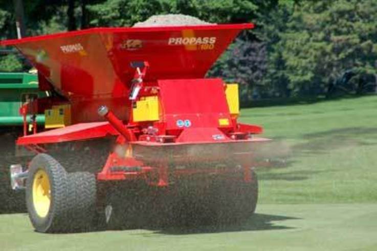 New Twin Spinner improves top dressing consistency