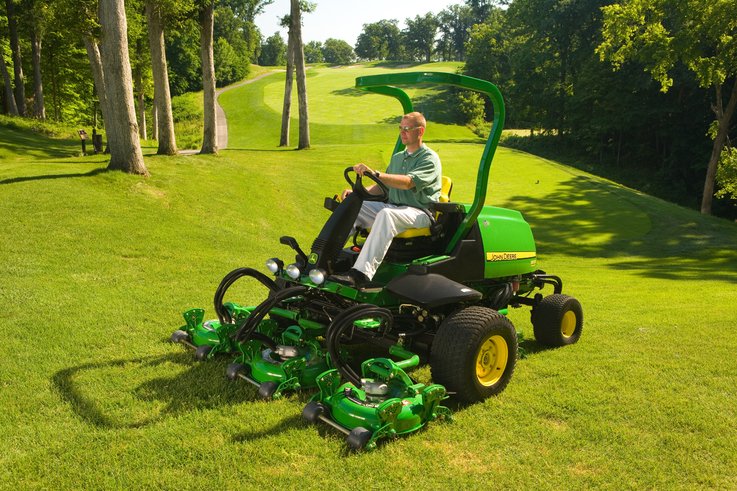 New rotary semi-roughs mower offers more traction