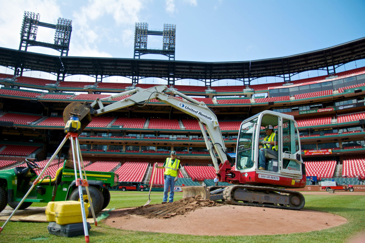 Cross etched into dirt of Busch Stadium pitcher's mound removed