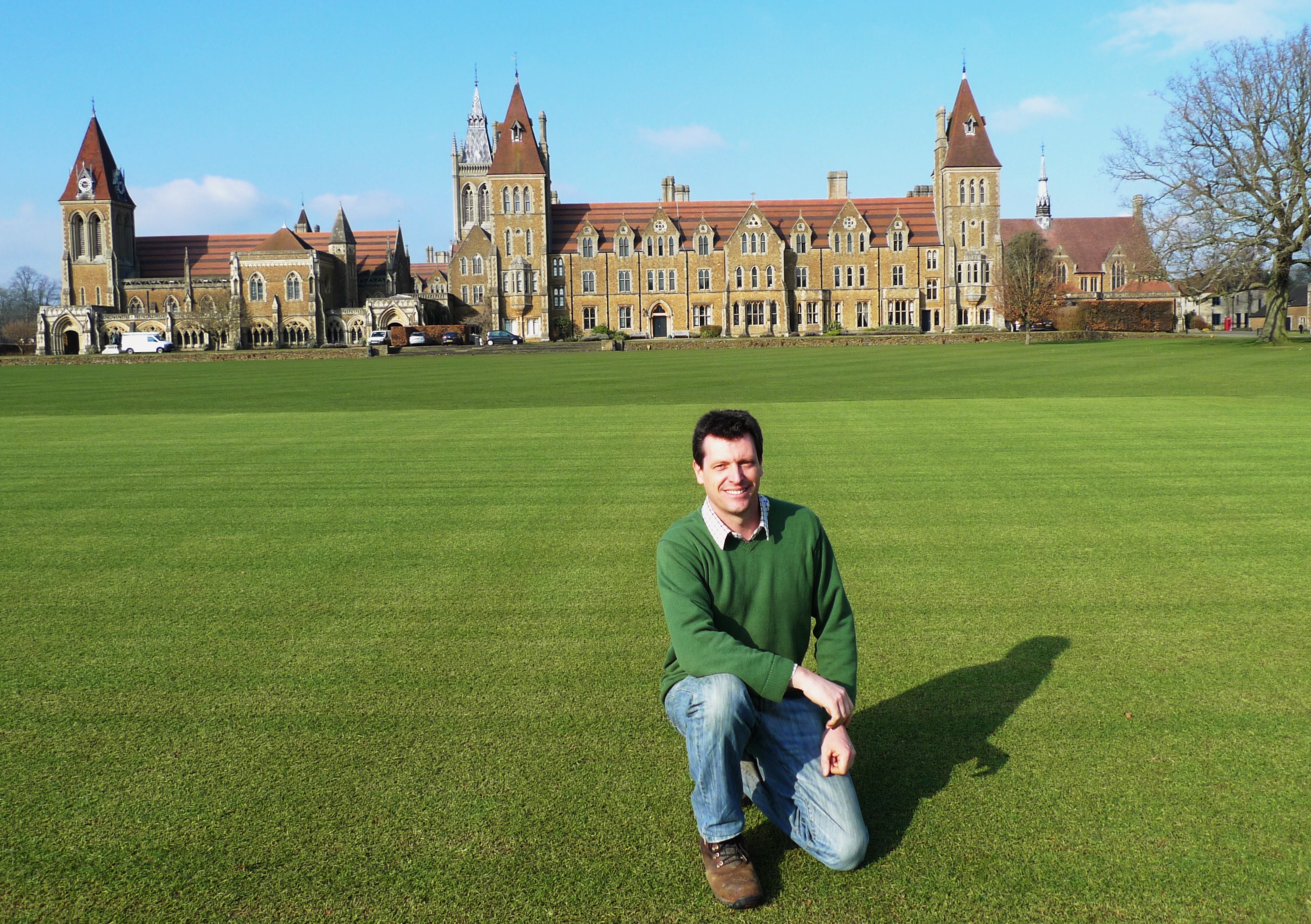 Фокусы британии. Британская школа Чартерхаус. Charterhouse School форма. Брагин Британская школа. Charterhouse School Википедия игры.