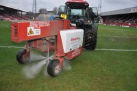 Barry Pace of Speedcut demonstrates how the Gwazae blast spreads under the soil at Brentford FC